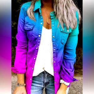 🚨NEW LISTING 🚨
Gradient Snap Button Pocket Ruffled Long Sleeve Jacket